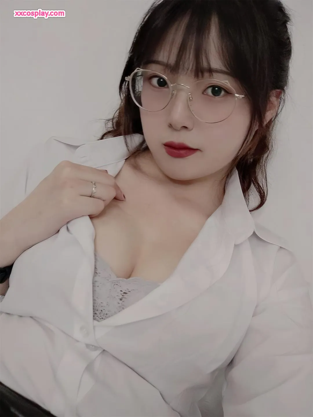 Natsuko夏夏子: 매혹적인 OL 미니스커트